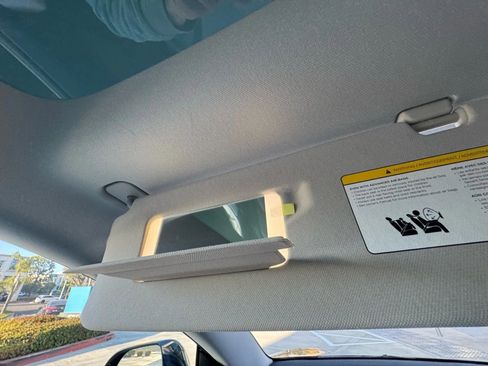 Used 2022 Tesla Model 3 Standard Range image 32