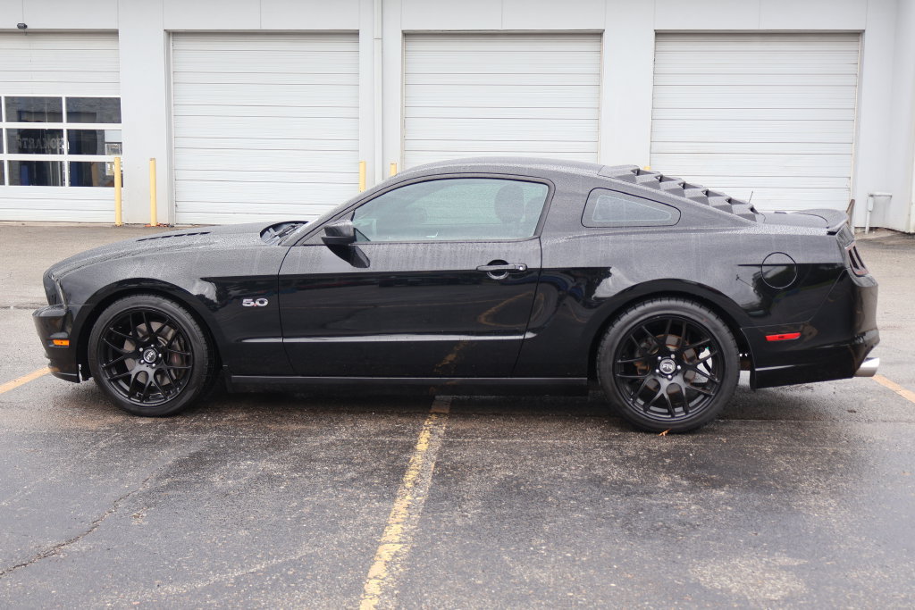 Used 2013 Ford Mustang GT Premium w/ Brembo Brake Pkg RWD image 4