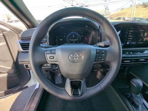 Used 2025 Toyota Camry SE image 23