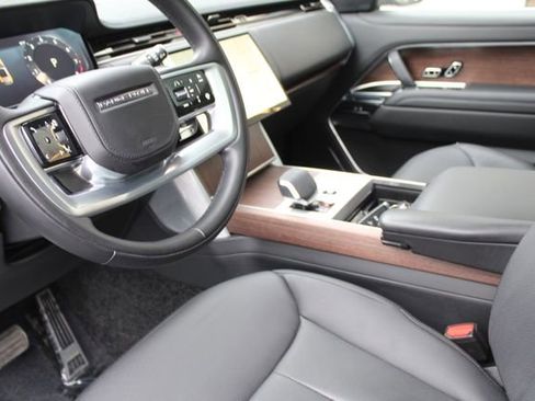 Used 2025 Land Rover Range Rover SE image 14
