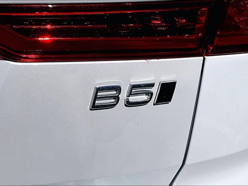 Used 2022 Volvo XC60 B5 Momentum w/ Climate Package image 9