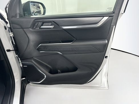 Used 2025 GMC Acadia Elevation image 34