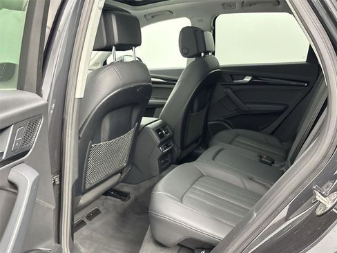 Used 2020 Audi Q5 e Premium Plus image 29