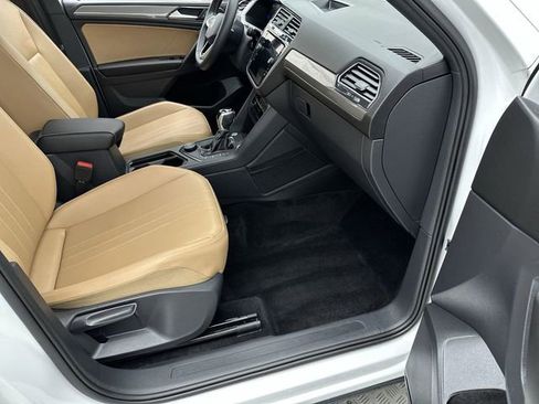 Used 2022 Volkswagen Tiguan SE image 24