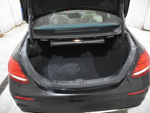 Used 2018 Mercedes-Benz E 400 4MATIC Sedan image 25