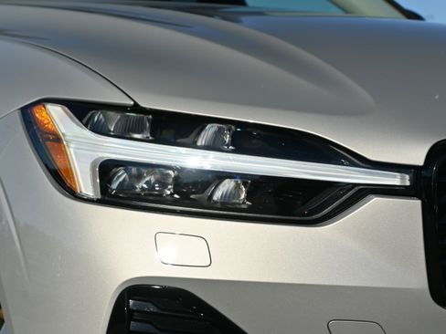 Used 2025 Volvo XC60 B5 Plus image 26