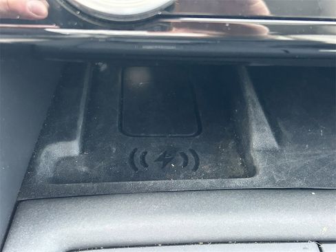 Used 2025 Land Rover Discovery S image 37