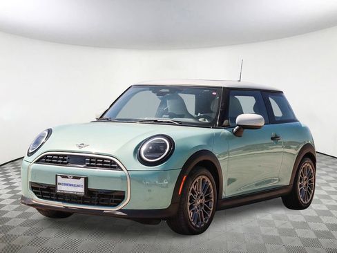Used 2025 MINI Cooper 2-Door Hardtop FWD image 4