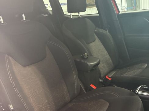 Used 2023 Jeep Renegade Latitude AWD/4WD image 47