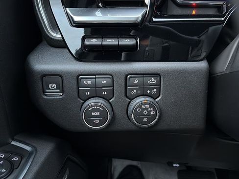 Used 2026 Chevrolet Silverado 1500 LTZ image 17