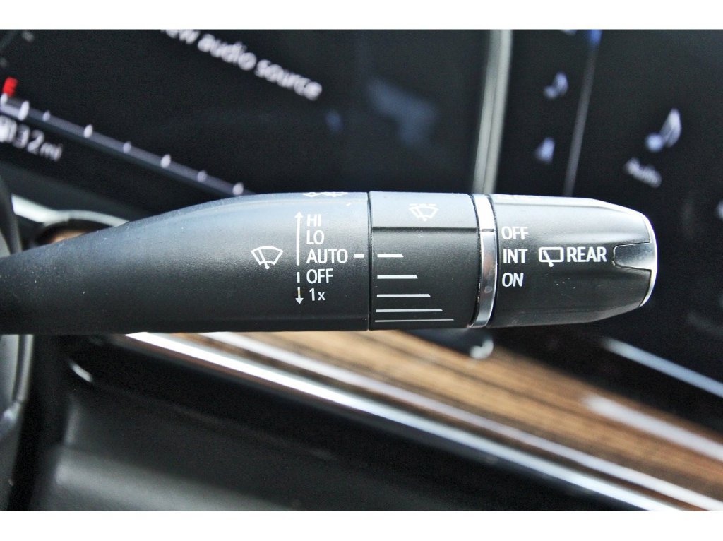 Used 2024 Cadillac Escalade Premium Luxury RWD image 19