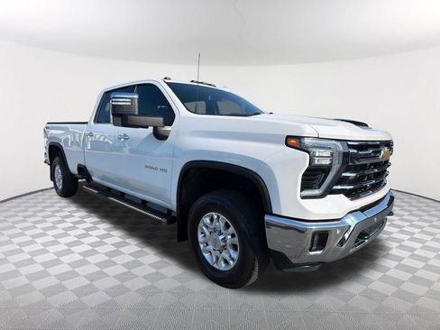 Used 2024 Chevrolet Silverado 3500 LTZ w/ LTZ Convenience Package AWD/4WD image 3
