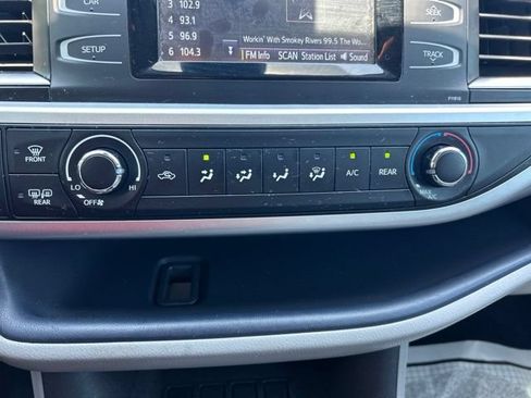 Used 2019 Toyota Highlander LE FWD image 13