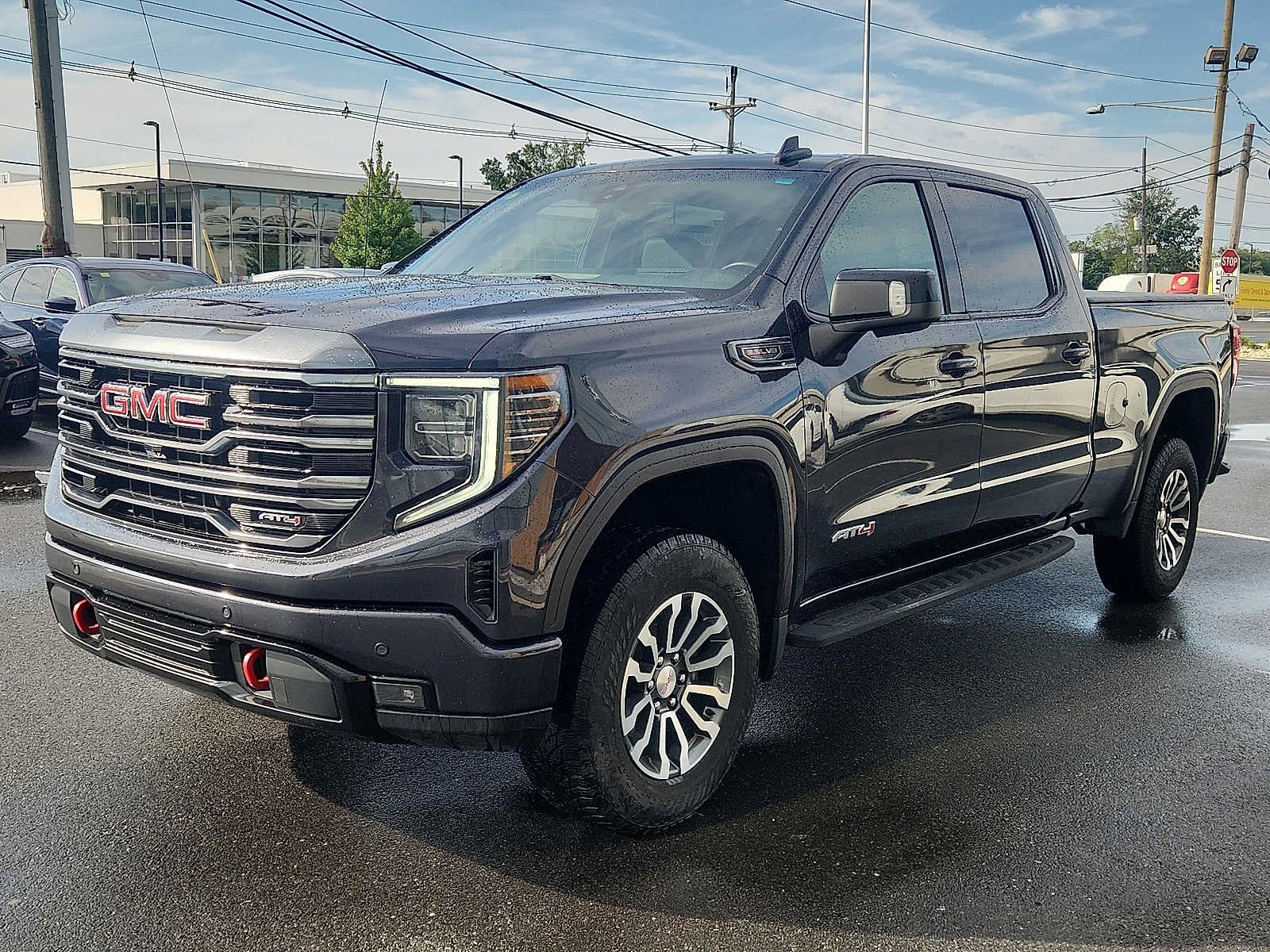 Used 2022 GMC Sierra 1500 AT4 w/ Technology Package AWD/4WD image 3