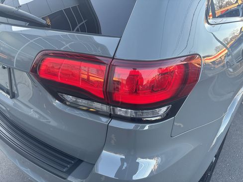 Used 2022 Jeep Grand Cherokee Laredo X image 4