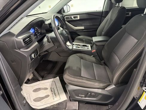 Used 2023 Ford Explorer XLT AWD/4WD image 9