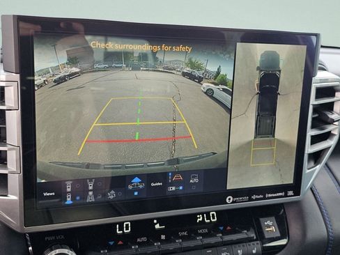 Used 2022 Toyota Tundra Platinum AWD/4WD image 9