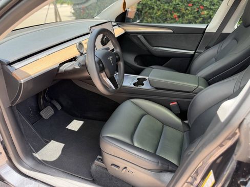 Used 2025 Tesla Model Y Long Range AWD/4WD image 7