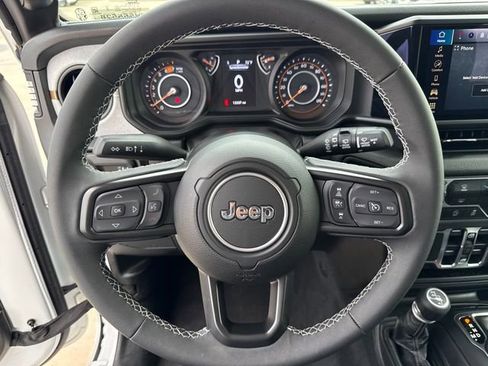 Used 2025 Jeep Wrangler Sport S image 15