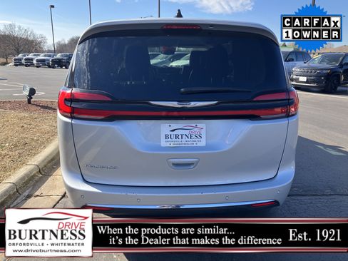 Used 2024 Chrysler Pacifica Touring-L image 7