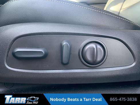 Used 2024 GMC Terrain SLT AWD/4WD image 14