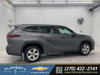 Used 2024 Toyota Highlander LE AWD/4WD video 2