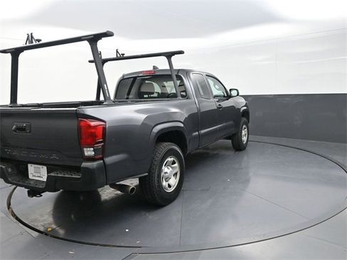 Used 2022 Toyota Tacoma SR image 7