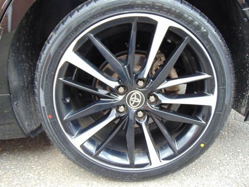 Used 2020 Toyota Camry XSE image 11