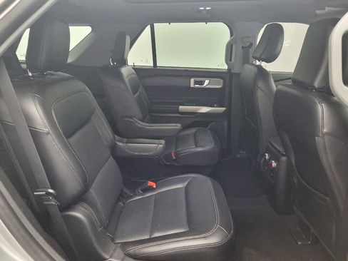 Used 2021 Ford Explorer Limited w/ Equipment Group 301A AWD/4WD image 19