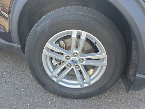 Certified 2022 Ford Explorer XLT w/ Equipment Group 202A image 10