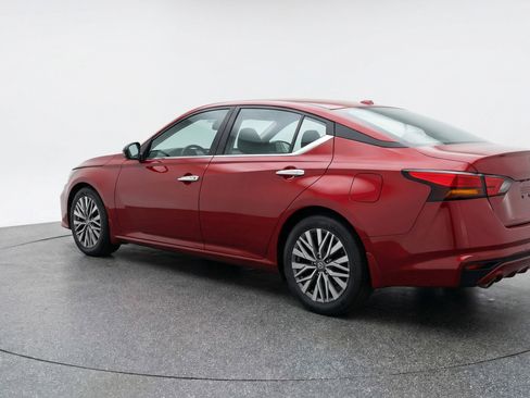 Used 2025 Nissan Altima 2.5 SV image 6