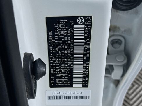 Used 2017 Toyota Corolla L w/ Carpet Mat Package (TMS) FWD image 39