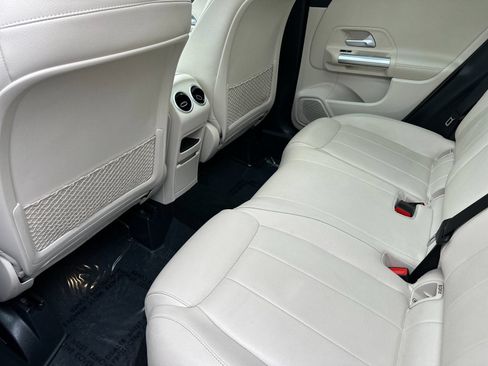 Used 2021 Mercedes-Benz GLA 250 image 13
