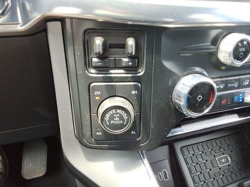 Used 2025 Ford F150 Lariat w/ Equipment Group 502A High AWD/4WD image 37