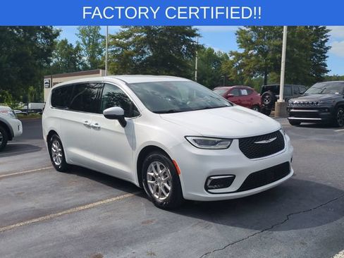 Certified 2023 Chrysler Pacifica Touring-L FWD image 7