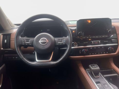 Used 2023 Nissan Pathfinder Platinum image 10