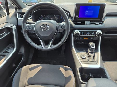 Used 2024 Toyota RAV4 SE w/ Convenience Package AWD/4WD image 18