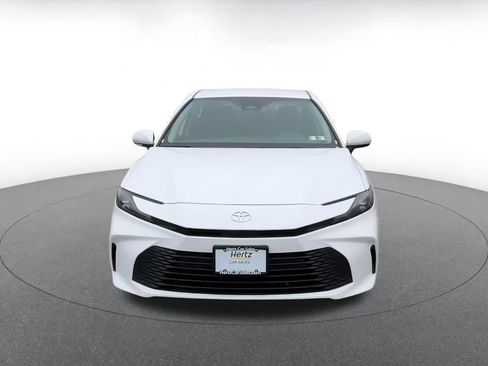 Used 2025 Toyota Camry LE image 5