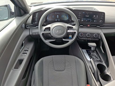 Certified 2024 Hyundai Elantra SE image 12