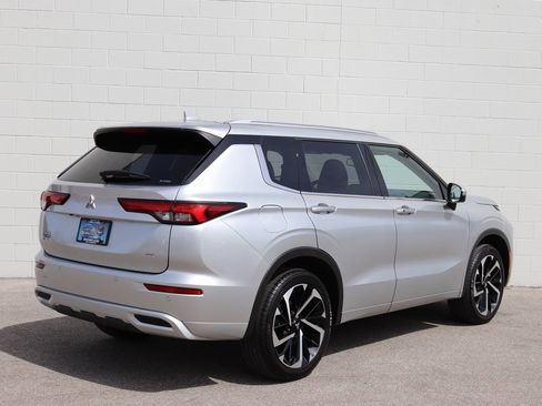 Used 2024 Mitsubishi Outlander SEL image 2