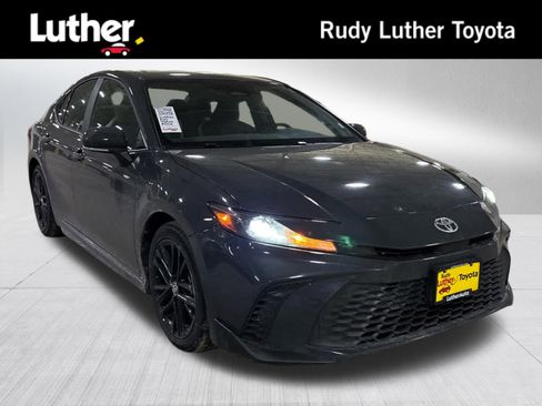 Certified 2025 Toyota Camry SE image 1