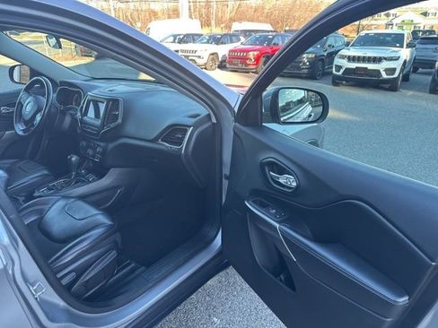 Used 2019 Jeep Cherokee Latitude Plus w/ Cold Weather Group image 6