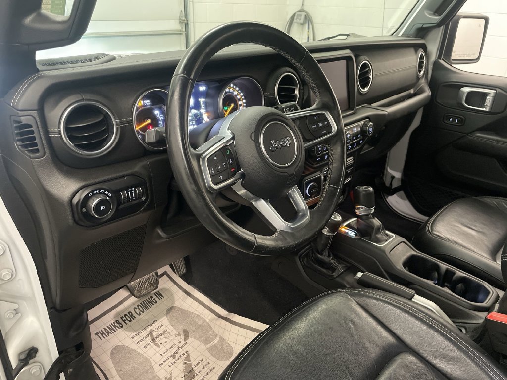 Used 2018 Jeep Wrangler Unlimited Sahara AWD/4WD image 4
