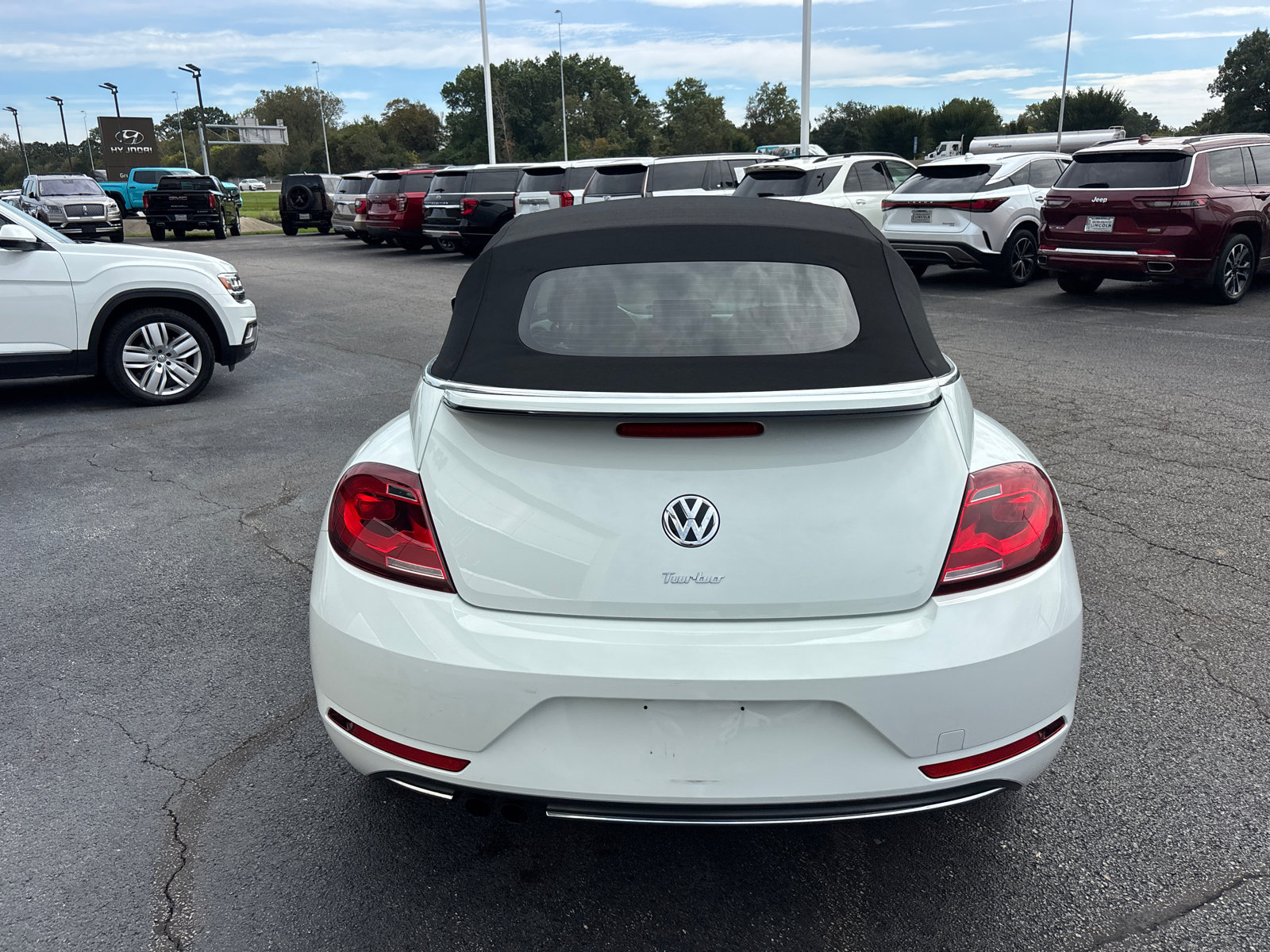 Used 2018 Volkswagen Beetle 2.0T S FWD image 6