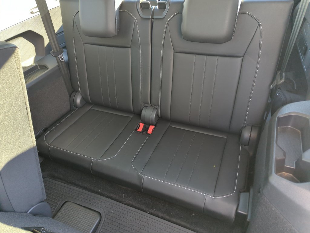 Used 2023 Volkswagen Tiguan SE w/ Panoramic Sunroof Package FWD image 28