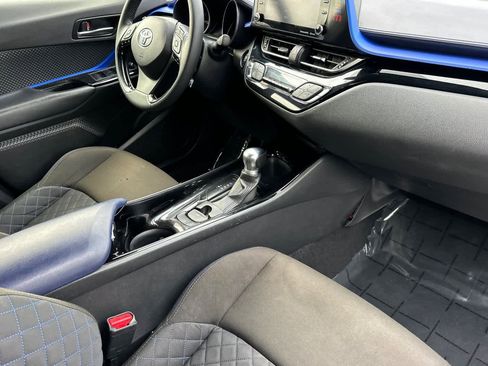 Used 2021 Toyota C-HR XLE FWD image 16