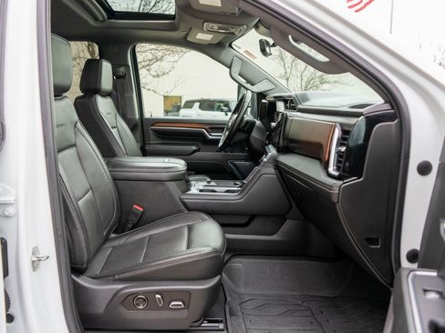 Used 2024 GMC Sierra 3500 Denali w/ Denali Reserve Package image 10