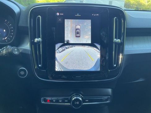 Certified 2026 Volvo XC40 B5 Plus w/ Protection Package Premier image 21