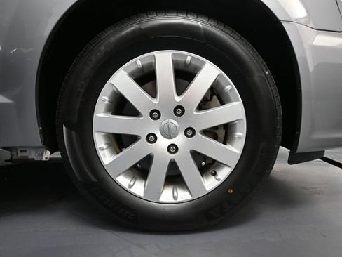 Used 2015 Chrysler Town & Country Touring FWD image 14