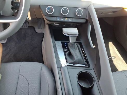 New 2026 Hyundai Elantra SE FWD image 18